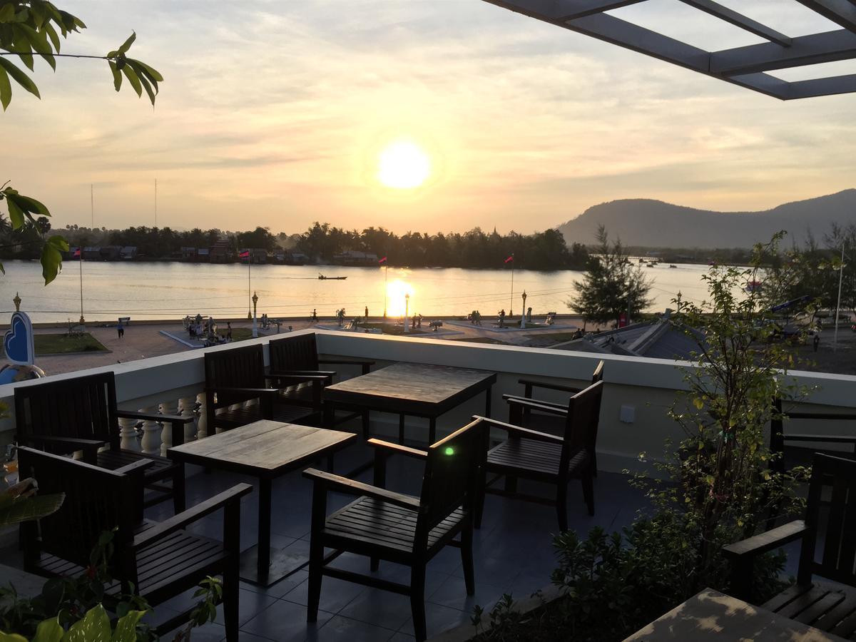Makk Hotel Kampot Exterior foto