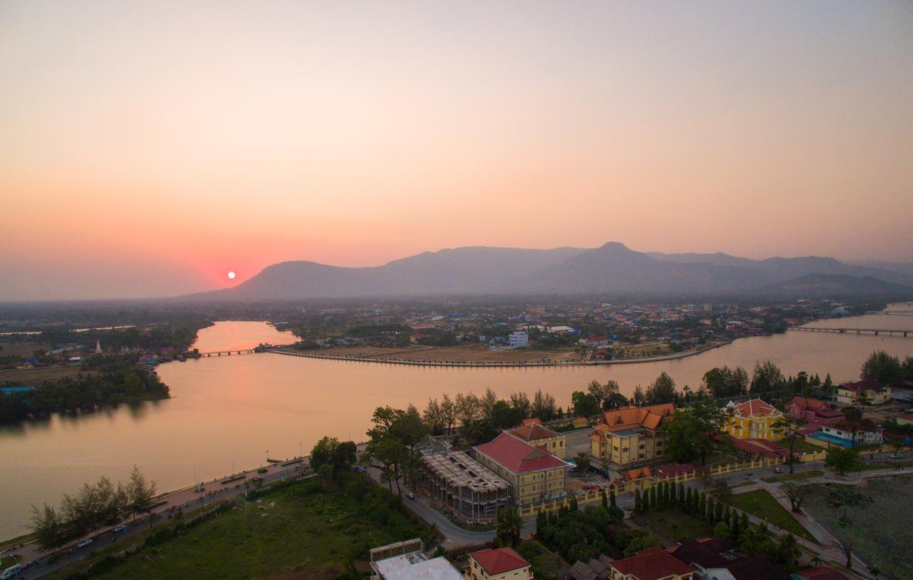 Makk Hotel Kampot Exterior foto